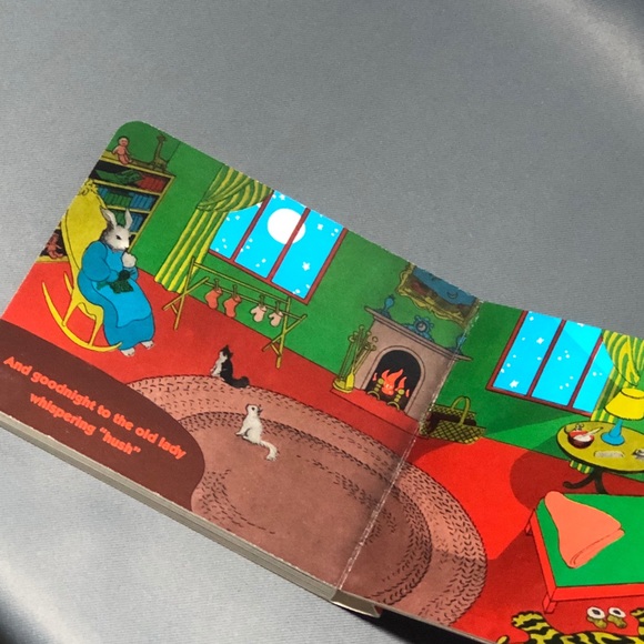 Goodnight Moon Children’s Book Picture Reading - Picture 9 of 10